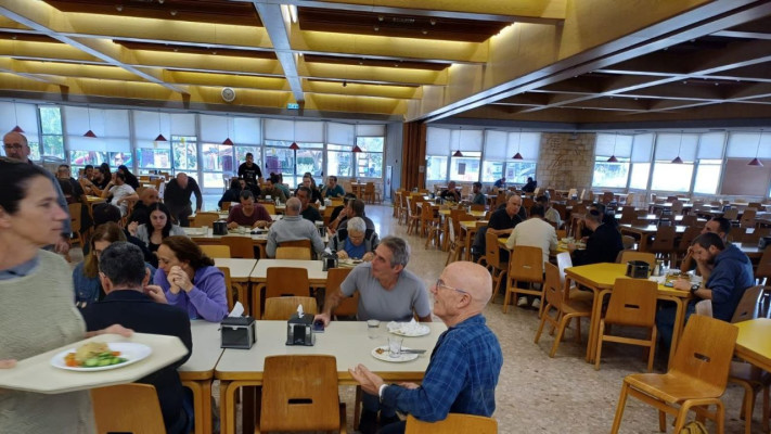 חדר האוכל בקיבוץ בארי נפתח מחדש