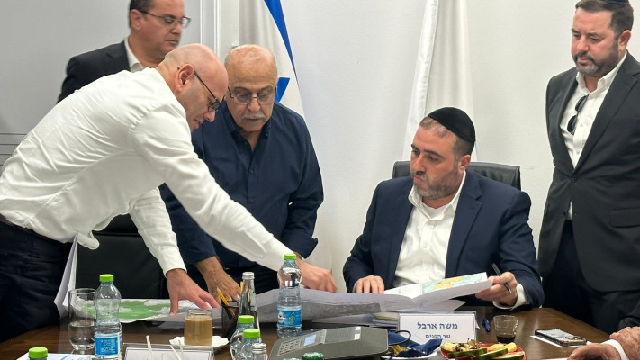 הפגישה בין משה ארבל, השייח' מואפק טריף וגורמי מינהל התכנון הלאומי