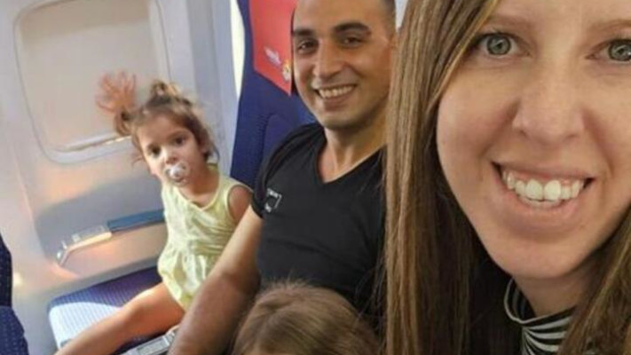 דורון כץ אשר עם בנותיה אביב ורז ובעלה יוני (צילום: ללא קרדיט)