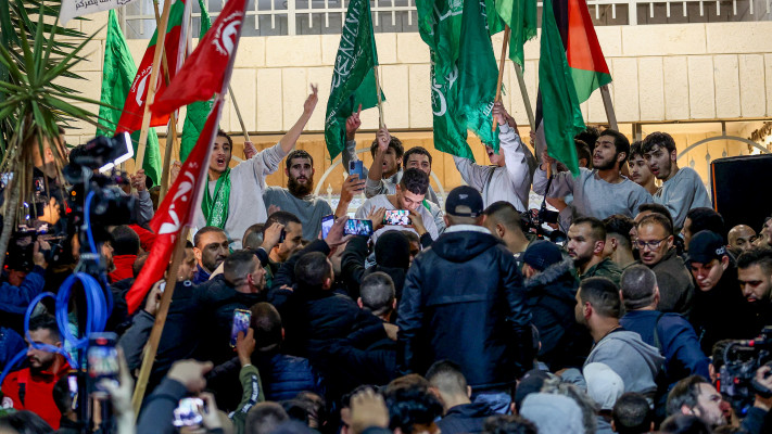 אסירים פלסטינים משוחררים ברמאללה (צילום: פלאש 90)