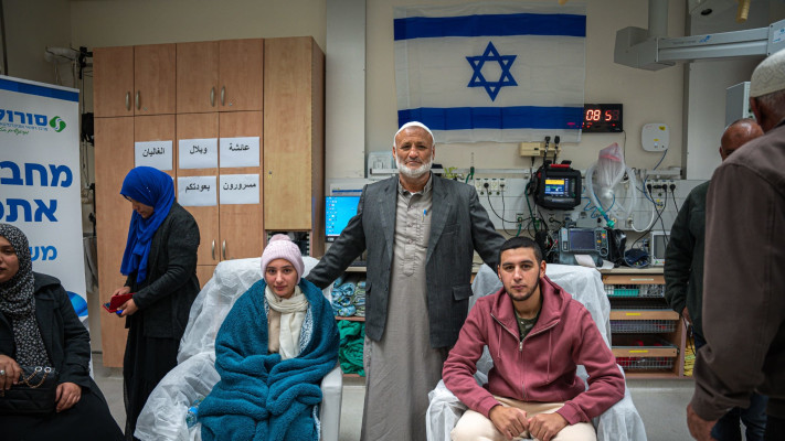 עאישה ובלאל אל-זיאדנה מתאחדים בני המשפחה שלהם, לאחר שחרורם מהשבי