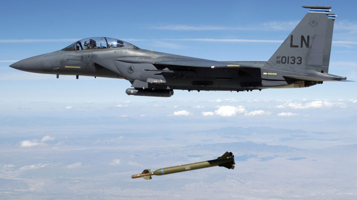פצצות חודרות בונקר (צילום: Michael Ammons/USAF/Handout)
