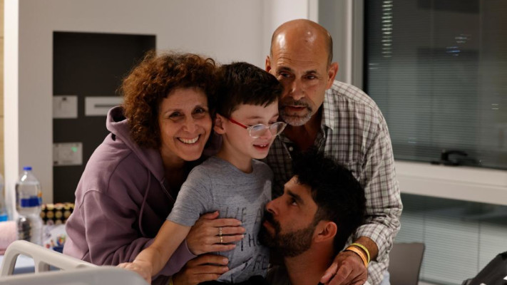 אוהד מונדר ומשפחתו