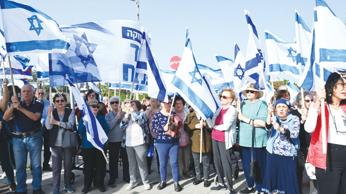 מפגן תמיכה בחיילי צהל של דיירי בית דיור המוגן פאלאס רעננה