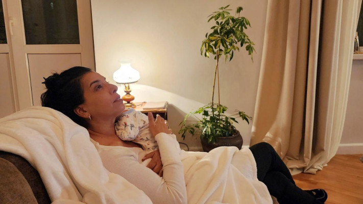 הזמרת דיקלה עם בתה (צילום: צילום מסך אינסטגרם)