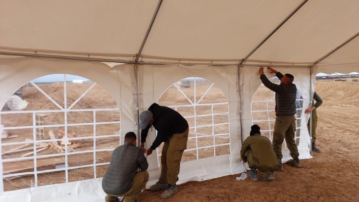 אייל גולן תורם (צילום: באדיבות נתנאל מויאל יחסי-ציבור)