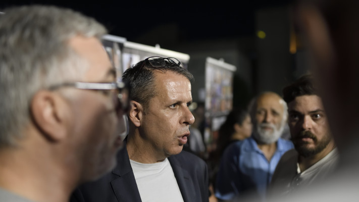 רונן צור בהפגנת משפחות החטופים 