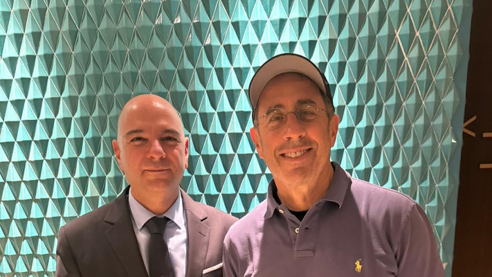 עם קוסטנזה. סיינפלד  (צילום: יח''צ)