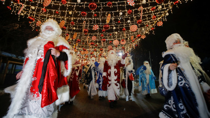 חגיגות חג המולד בקזחסטן (צילום: רויטרס)