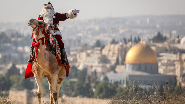 סנטה קלאוס בירושלים (צילום:  Jamal Awad/Flash90)