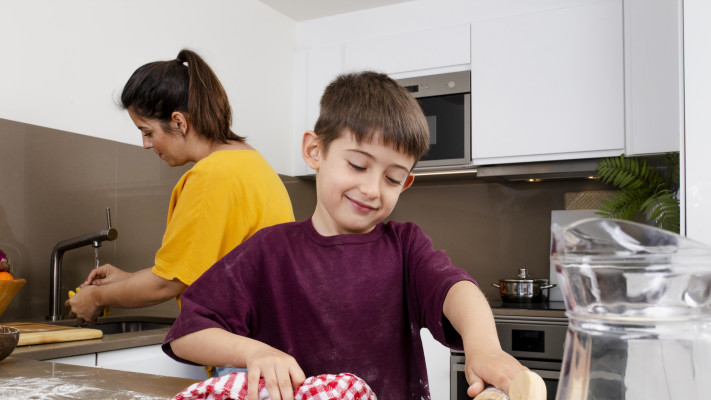צרו שגרה עם הילדים גם בארוחות