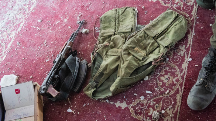 נשק שאותר במסגד ׳קוטייבה׳  בח'אן יונס (צילום: דובר צה''ל)