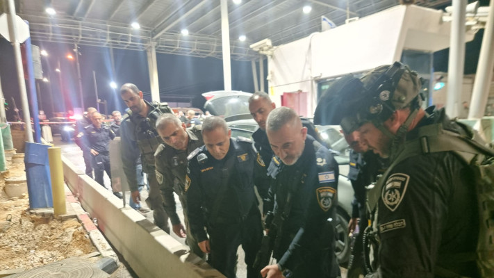 המשטרה בזירת האירוע במעבר מזמוריה ליד ירושלים
