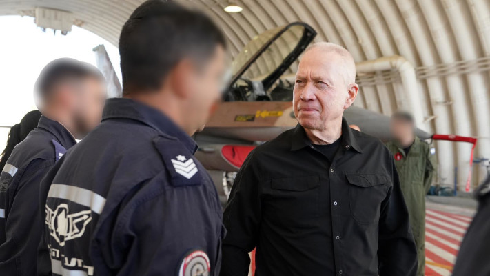 שר הביטחון גלנט בבסיס רמת דוד