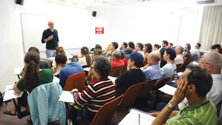 לימודים באקדמיה 