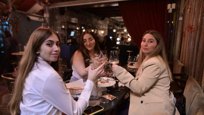 חוגגות את השנה החדשה ב''מיליו'' בדיזינגוף, תל אביב