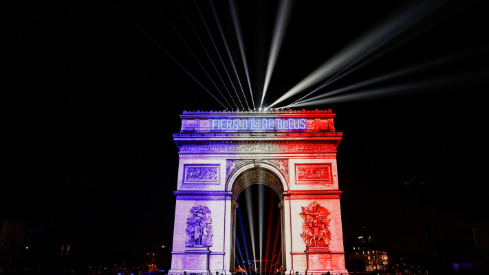 חגיגות השנה האזרחית החדשה בפריז, צרפת (צילום: רויטרס)