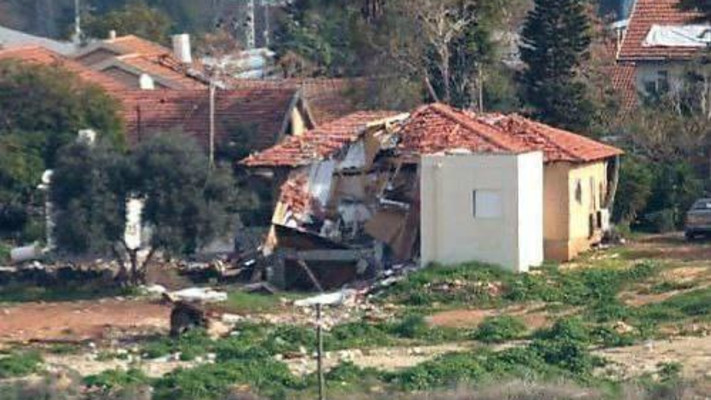 בית שנפגע מטיל במטולה