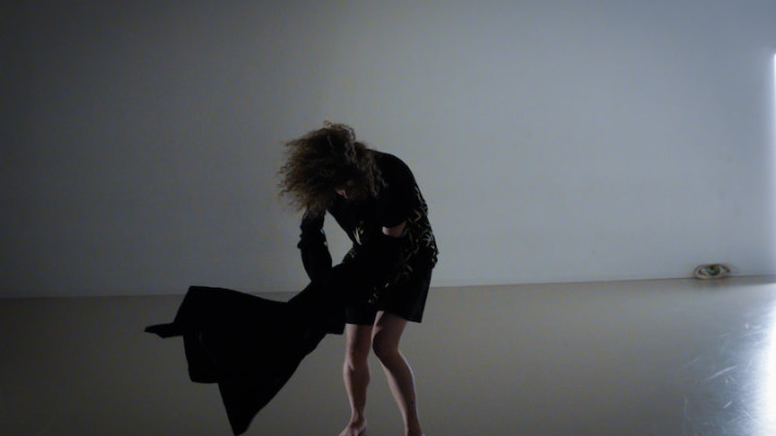 מופע רב תחומי, חומרים של אור וחושך