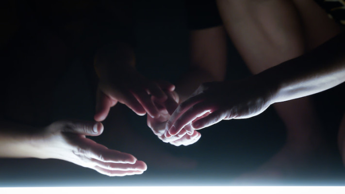 מופע רב תחומי, חומרים של אור וחושך