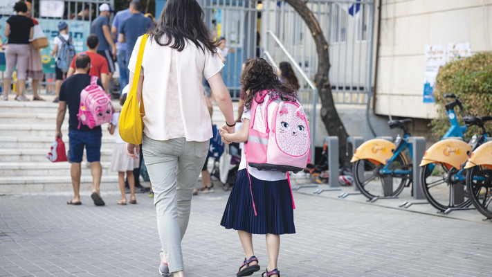 כניסה לבית ספר, אילוסטרציה