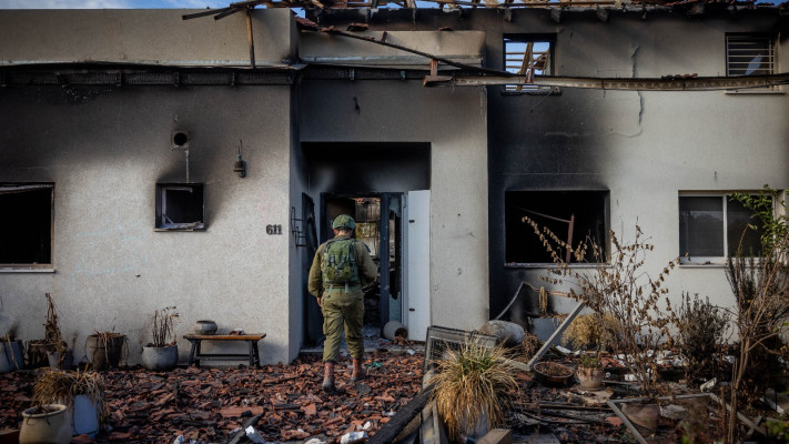 בית שרוף בקיבוץ בארי אחרי הטבח  (צילום: יונתן זינדל)