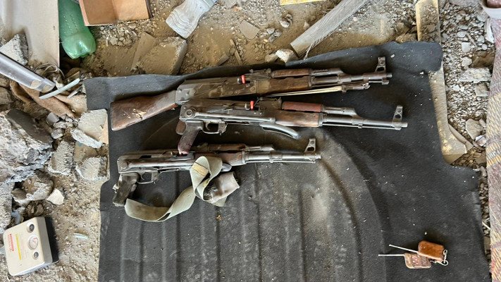 כלי נשק שאותרו בחאן יונס (צילום: דובר צה''ל)
