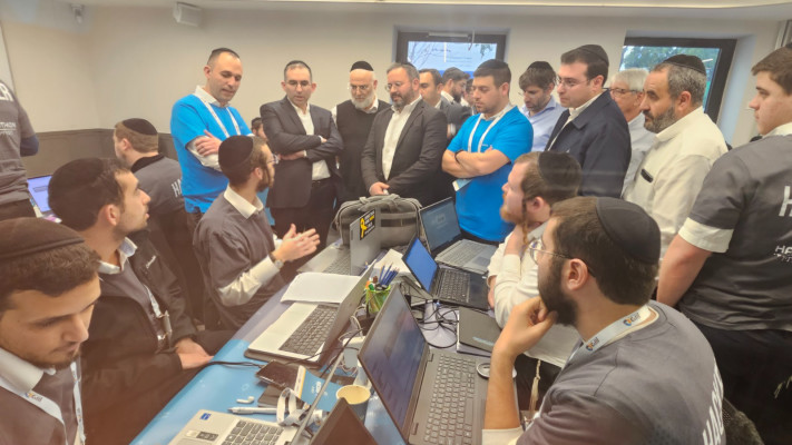 סטודנטים שפיתחו את מערכת הבינה