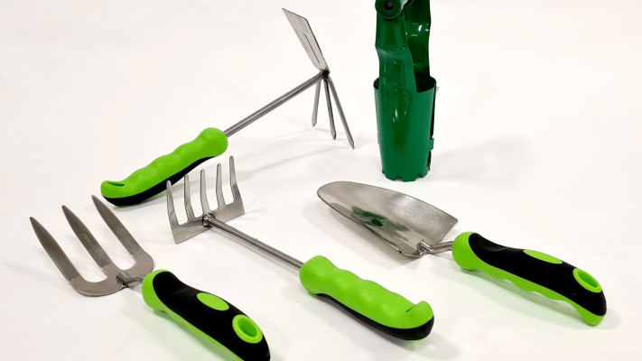 חוגגים ט''ו בשבט במקס סטוק. מגוון אביזרי גינה החל מ-5.90 ש''ח