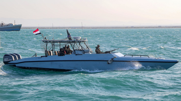 סירות בשירות החות'ים