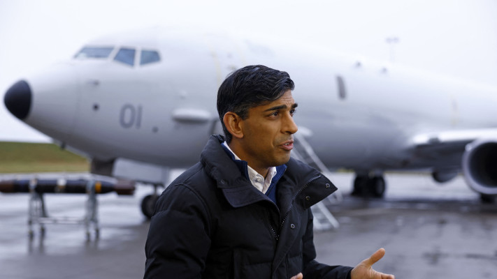 רישי סונאק בבסיס חיל האוויר הבריטי