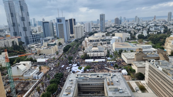 עצרת יום ה-100 בכיכר החטופים בת''א