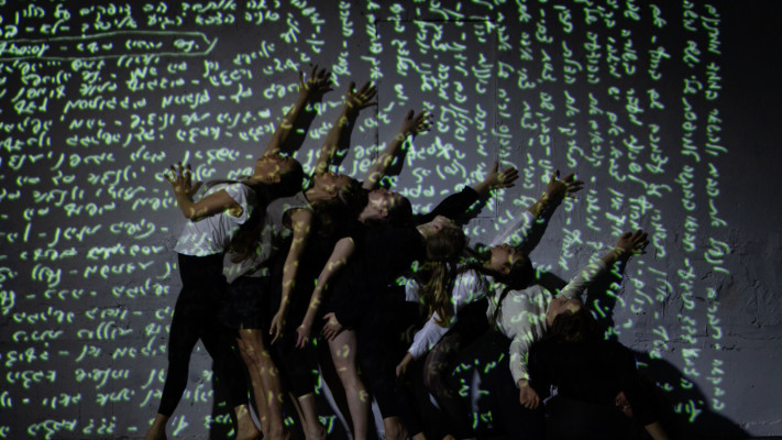 ''לס &ndash; שירת הוואדי; שתיקת התל''. מופע של אמנים ויוצרים מקיבוץ רעים