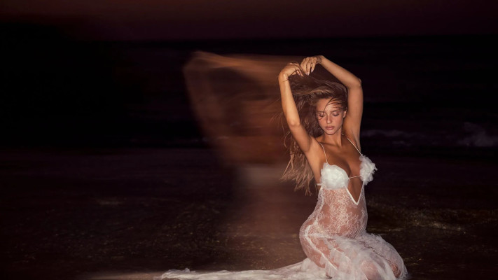 אין ספק שהיא מייצגת בכבוד!