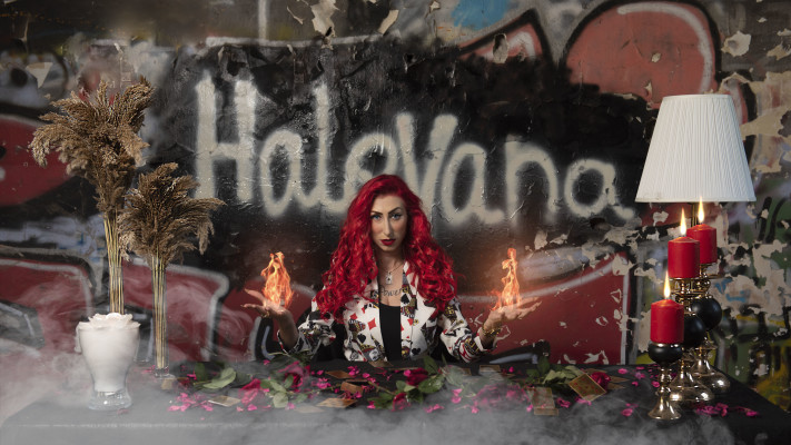 ג'ניפר ''הלבנה'' איסקוב