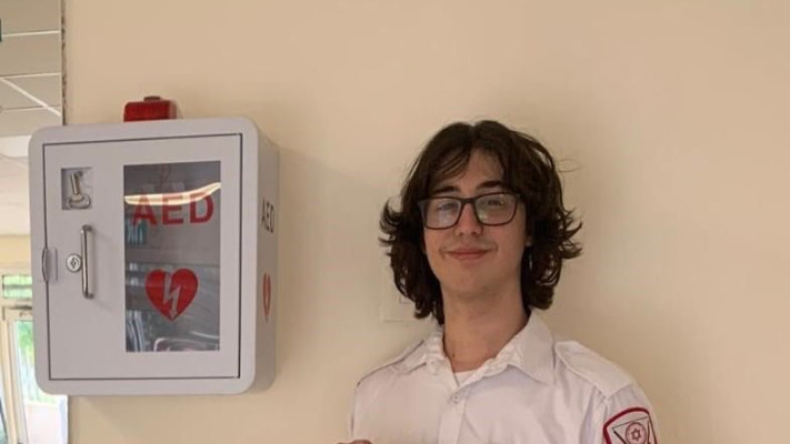 גיא והדפיברילטור