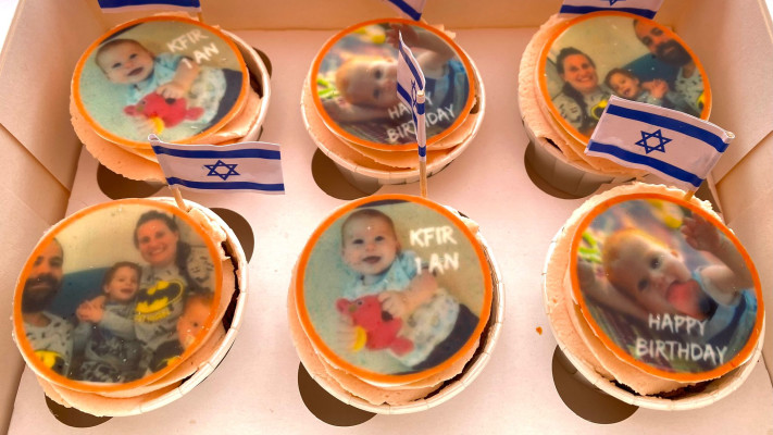 קאפקייקס לציון יום הולדתו של כפיר ביבס שנחטף