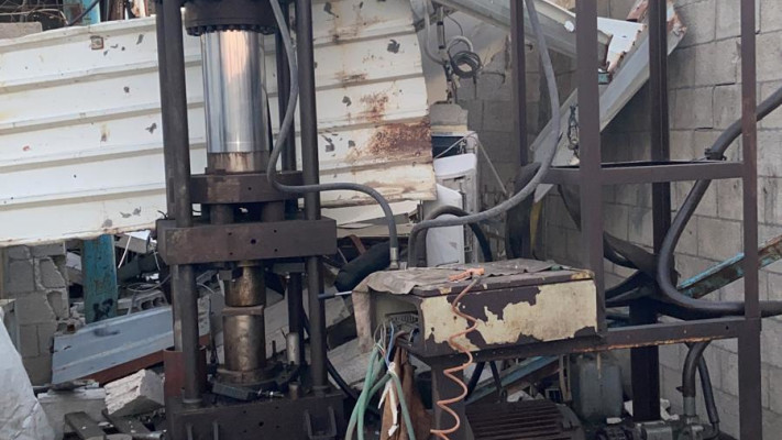 תמונות של מכונות לייצור אמצעי לחימה שנמצאו במרחב