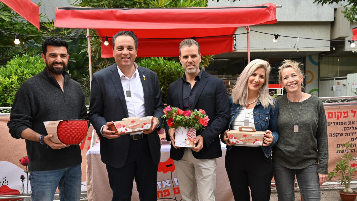 דורון נחמני-אשטן, נעמה הלוי-פאר, איל גרין, רועי כהן, עמוס תמם (צילום: פטל הפקות)