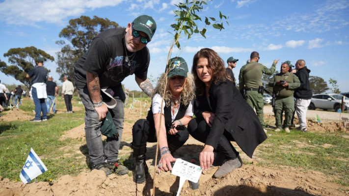 נטיעת עצים באזור המסיבה ברעים