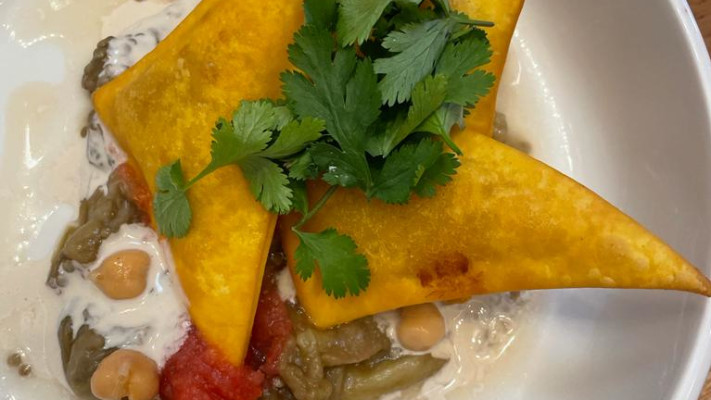 סמוסה ישראלית, ''קפה גרג''. מנה טבעונית כיפית