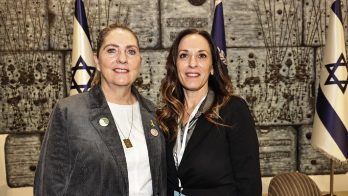 אפרת שפרוט ומיכל הרצוג (צילום: רפי דלויה)