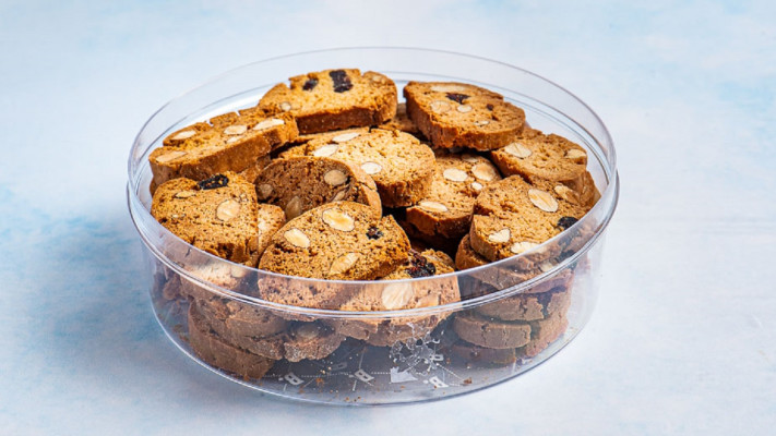 קל להכין לבד. עוגיות ביסקוטי פירות יבשים של ביגה