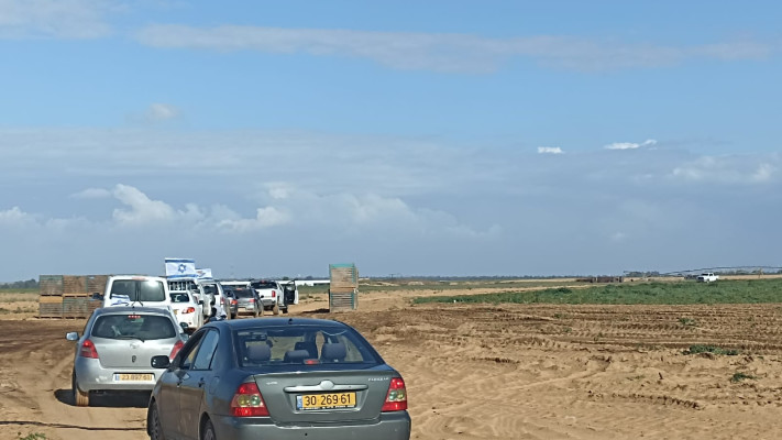 משפחות החטופים והחיילים מגיעות למעבר כרם שלום  (צילום: בשי דרשן/TPS)