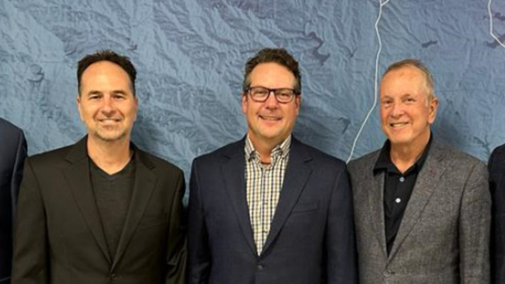 מודי כידון, טינדל יאפ, יניב מלמוד (צילום: ALTO RE)