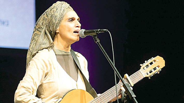 אתי אנקרי (צילום: דין אהרוני רולנד, עבור האגודה למלחמה בסרטן)