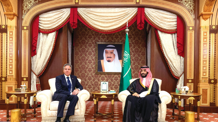 מזכיר המדינה האמריקני אנטוני בלינקן עם יורש העצר הסעודי מוחמד בן סלמאן. ערב הסעודית 7 ביוני 2023 (צילום: רויטרס)