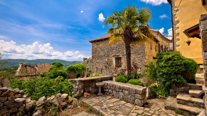 האם, קרואטיה