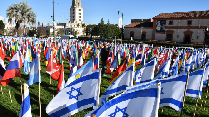 מיצג הדגלים בבברלי הילס