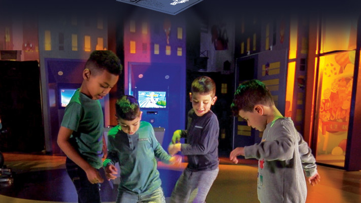 מקרנים אינטראקטיביים בכיתות הלימוד